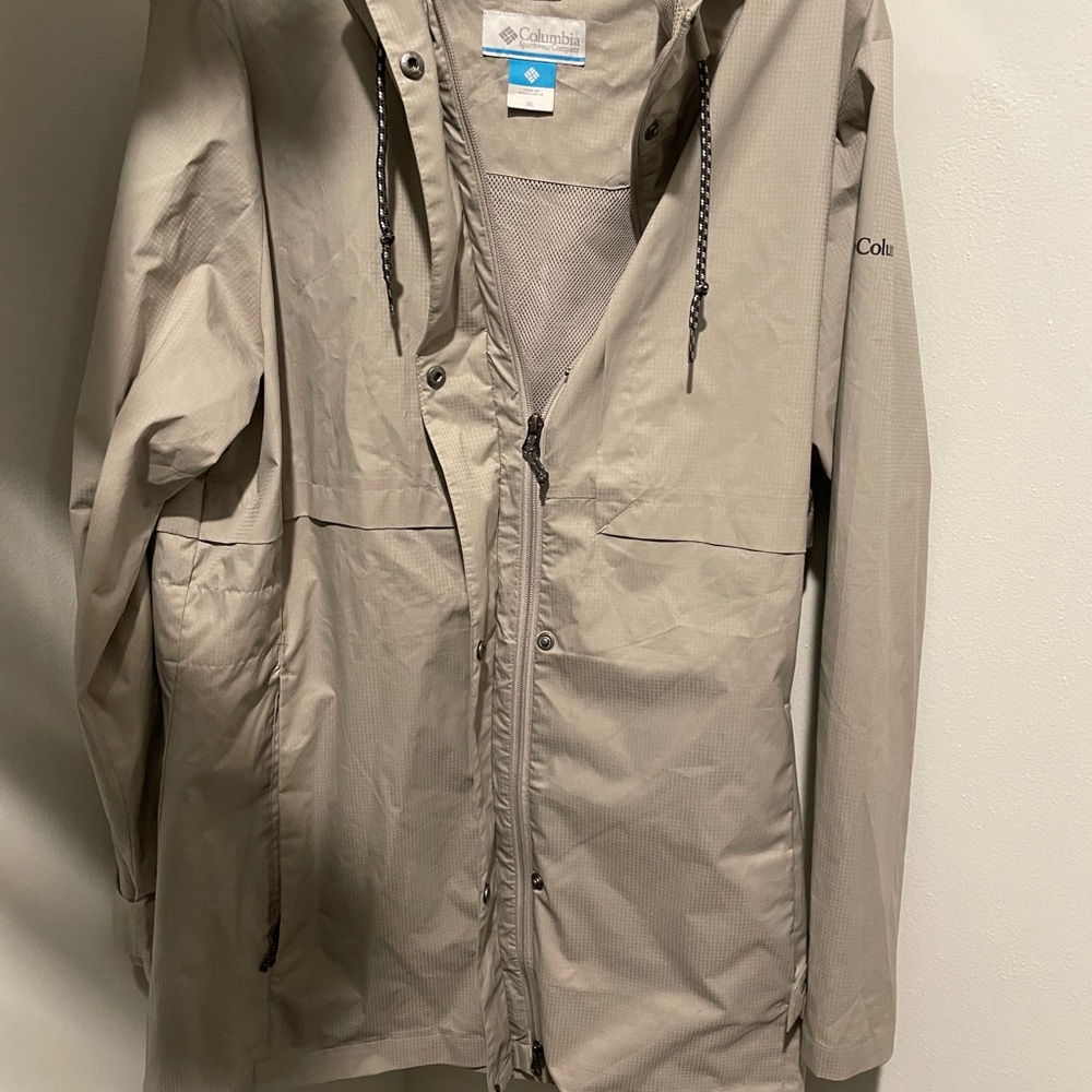 Columbia Tan Utility Jacket with Hood and Water-Resistant Fabric